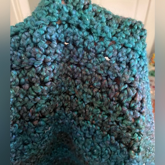 Hand crochet shawl - Picture 2 of 4
